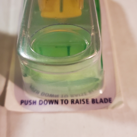 == - ✨️ 1 FREE w/$10 purchase -- just ask✨️Set of 2 ACU-LIFE pill splitters  … - Picture 4 of 9